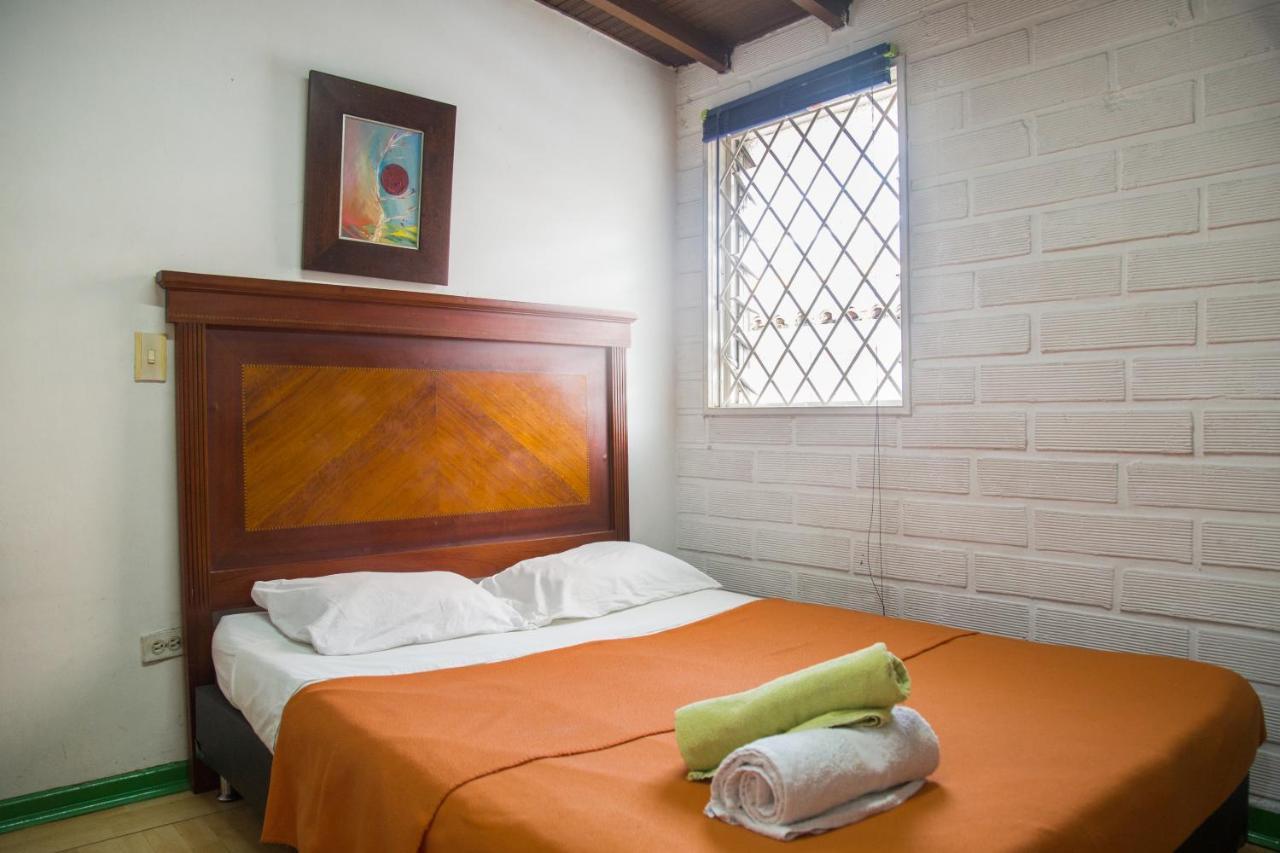 Spring City Hostel Medellín Buitenkant foto