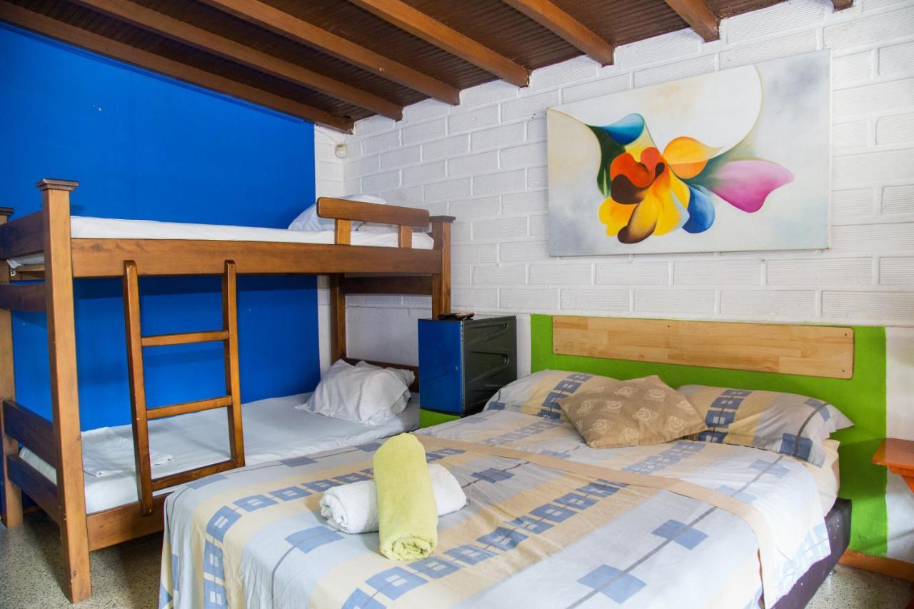 Spring City Hostel Medellín Buitenkant foto