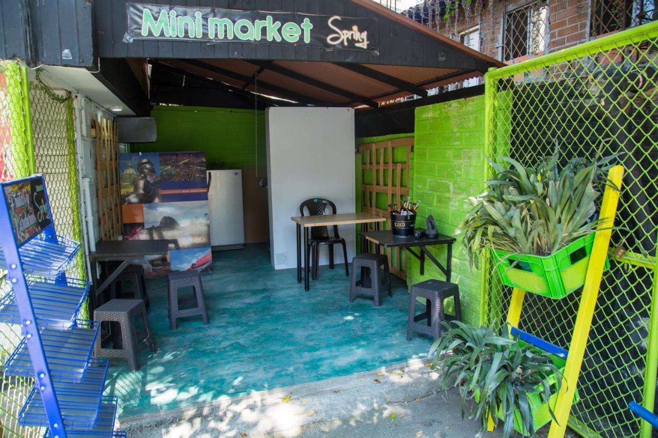 Spring City Hostel Medellín Buitenkant foto