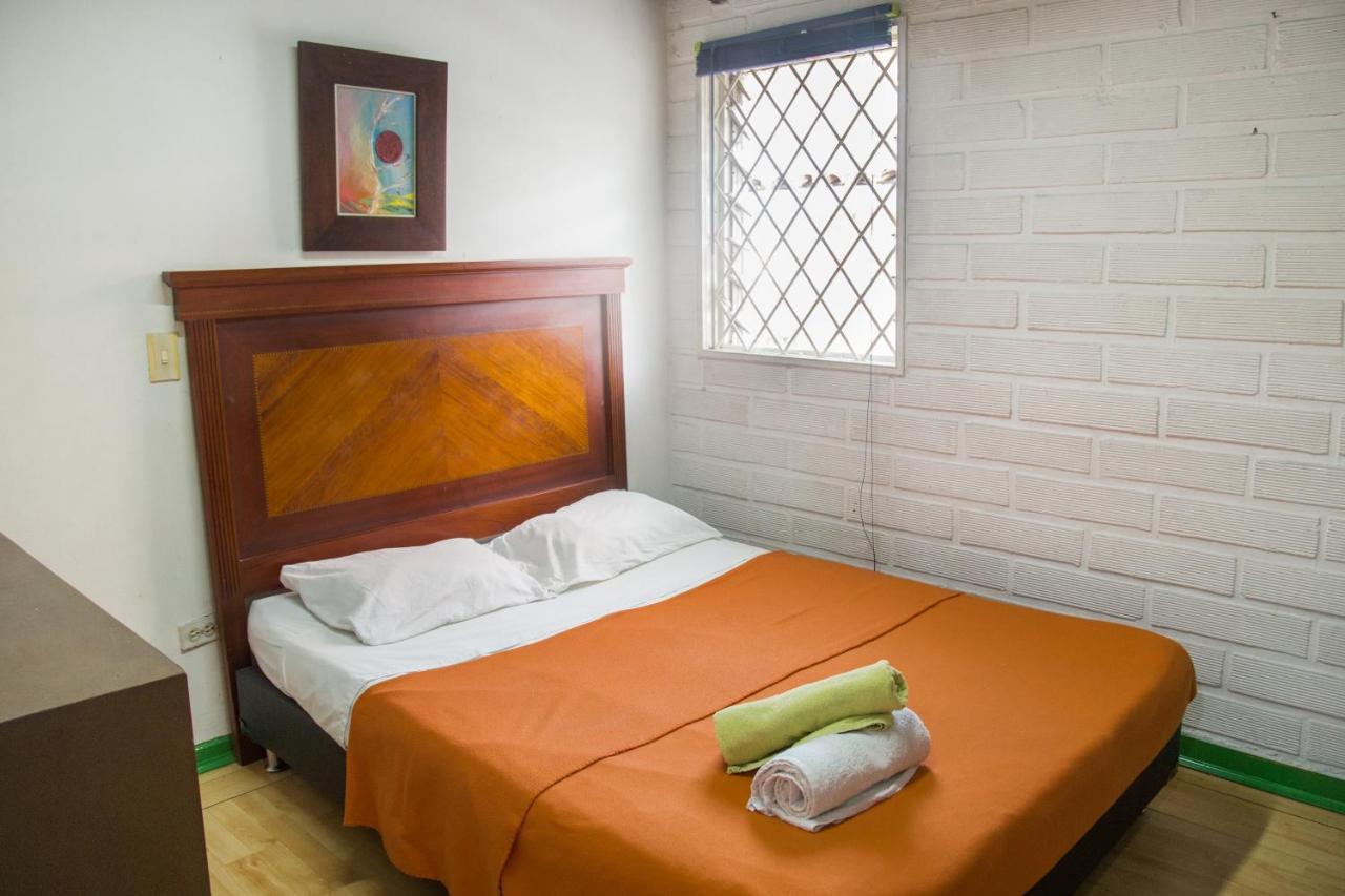 Spring City Hostel Medellín Buitenkant foto