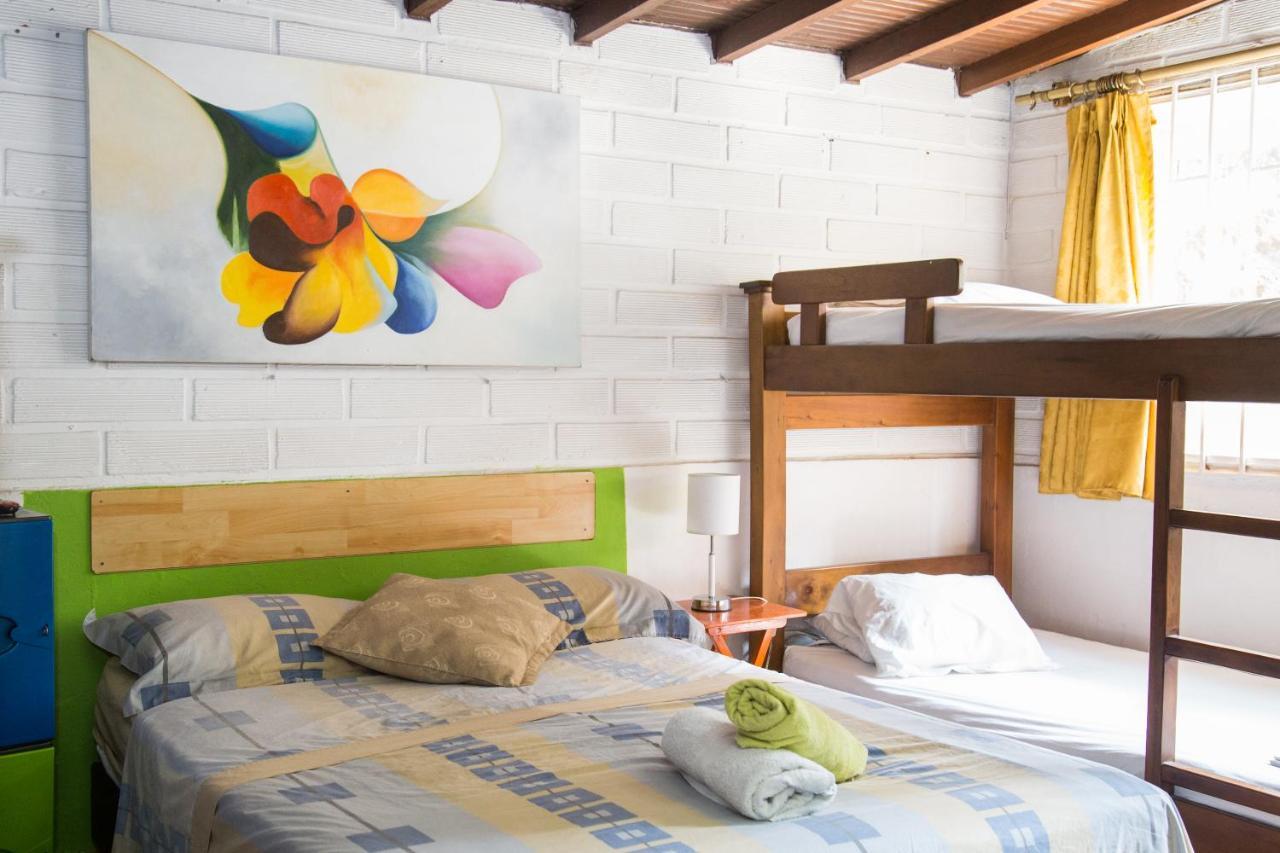 Spring City Hostel Medellín Buitenkant foto