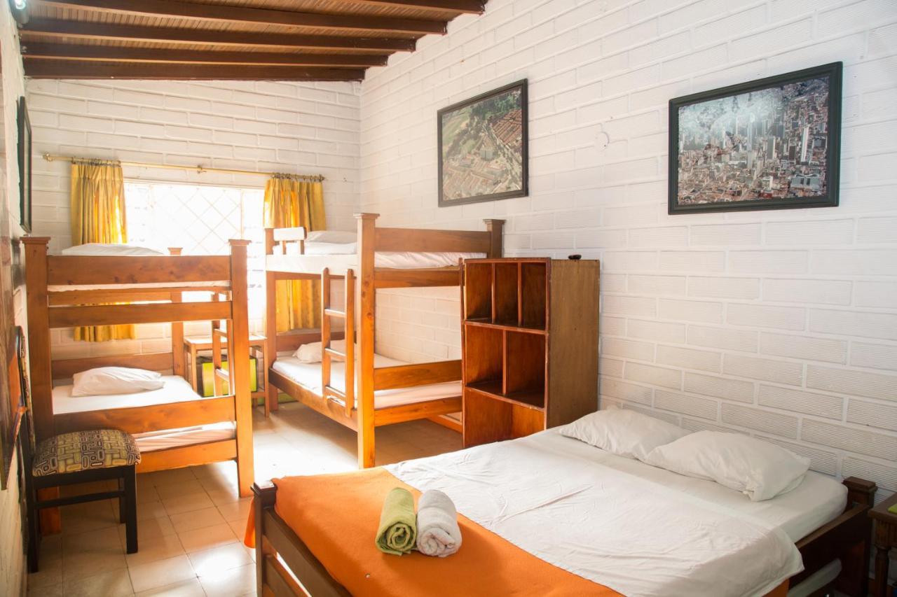 Spring City Hostel Medellín Buitenkant foto