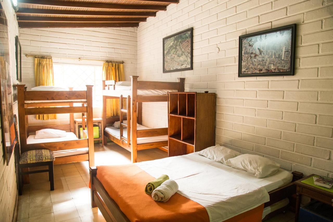 Spring City Hostel Medellín Buitenkant foto