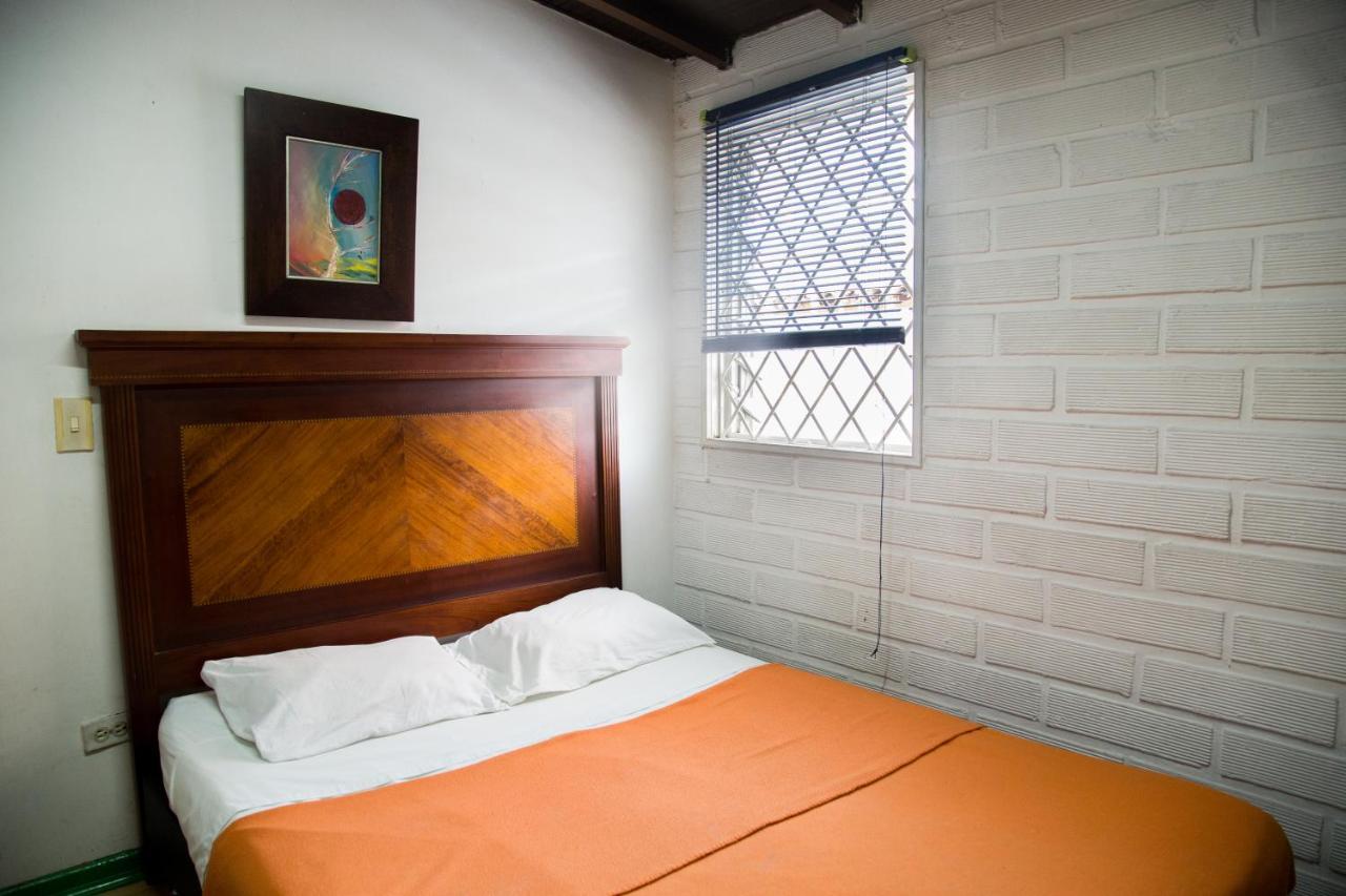 Spring City Hostel Medellín Buitenkant foto